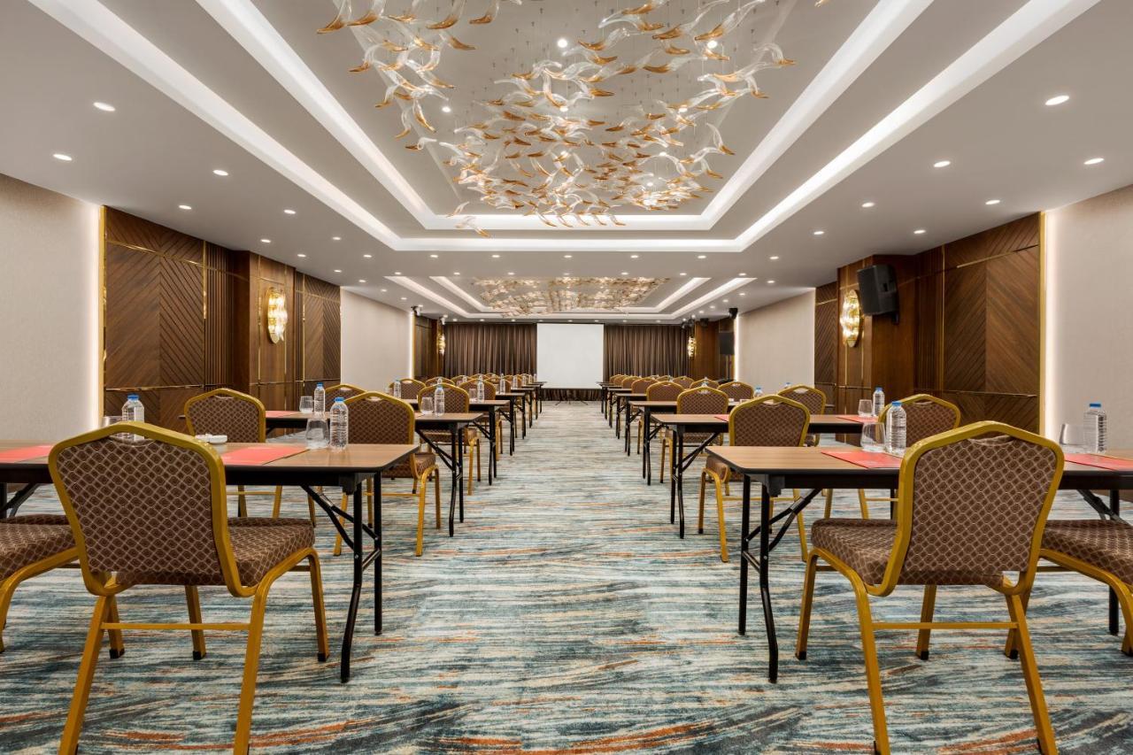 Ramada By Wyndham Istanbul Umraniye Hotel Eksteriør billede